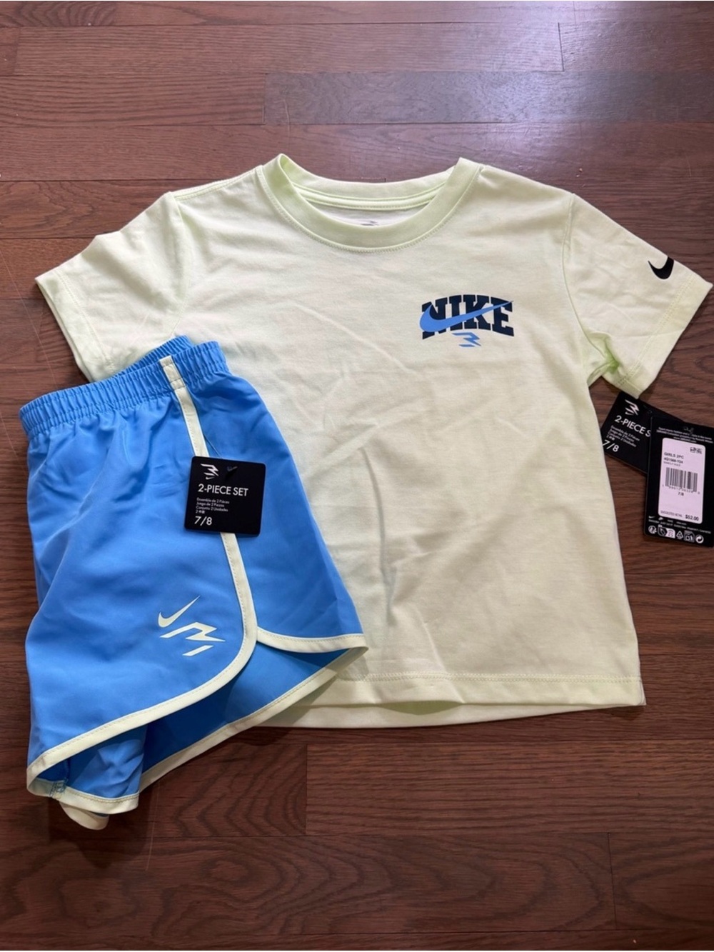 NWT Nike Girls Set size 7/8